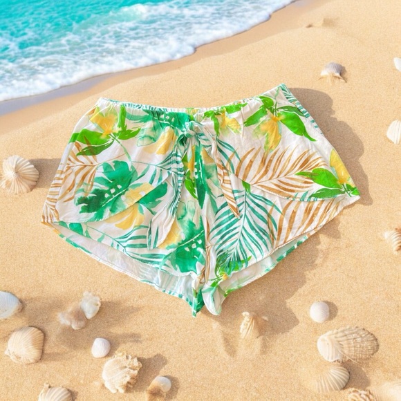 Gianni Bini White with Green/Yellow/Brown Tropical Print Shorts - Picture 15 of 15